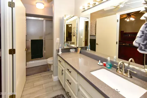 Bath - 7916 E Naranja Ave, Mesa, AZ 85209 photo 2 of 4
