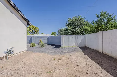 Exterior - 3834 E Clarendon Ave, Phoenix, AZ 85018 photo 12 of 14