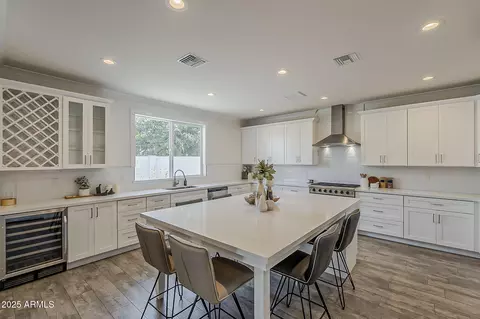 Kitchen - 3834 E Clarendon Ave, Phoenix, AZ 85018 photo 1 of 7