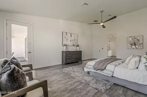 Bedroom - 3834 E Clarendon Ave, Phoenix, AZ 85018 photo 4 of 6