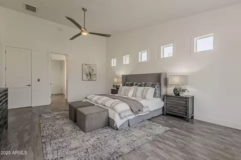 Bedroom - 3834 E Clarendon Ave, Phoenix, AZ 85018 photo 3 of 6
