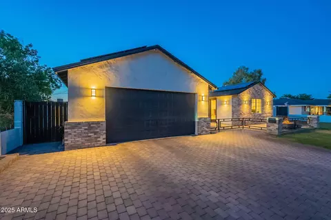 Exterior - 3834 E Clarendon Ave, Phoenix, AZ 85018 photo 11 of 14
