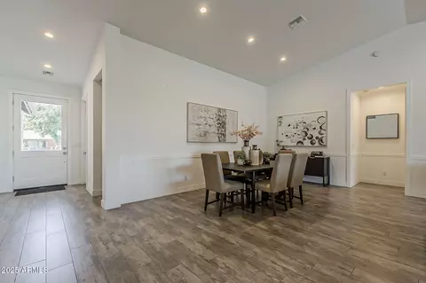 Dining - 3834 E Clarendon Ave, Phoenix, AZ 85018 photo 2 of 5
