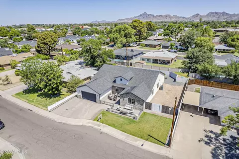 View/Area - 3834 E Clarendon Ave, Phoenix, AZ 85018 photo 1 of 7