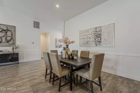 Dining - 3834 E Clarendon Ave, Phoenix, AZ 85018 photo 4 of 5