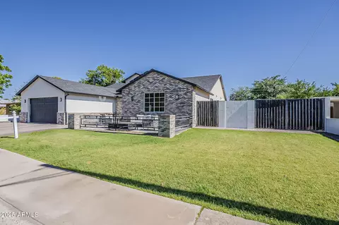 Exterior - 3834 E Clarendon Ave, Phoenix, AZ 85018 photo 2 of 14