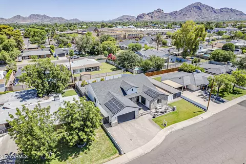 View/Area - 3834 E Clarendon Ave, Phoenix, AZ 85018 photo 1 of 7