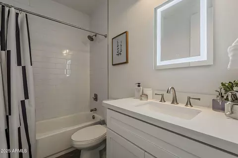 Bath - 3834 E Clarendon Ave, Phoenix, AZ 85018 photo 7 of 8