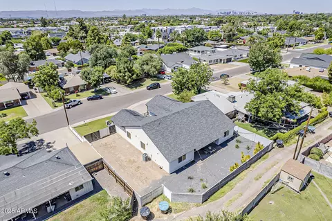View/Area - 3834 E Clarendon Ave, Phoenix, AZ 85018 photo 2 of 7