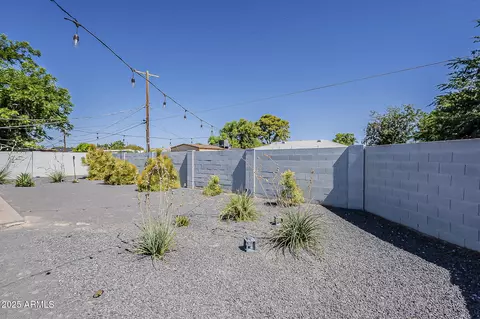 Exterior - 3834 E Clarendon Ave, Phoenix, AZ 85018 photo 9 of 14