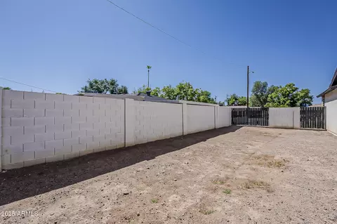 Exterior - 3834 E Clarendon Ave, Phoenix, AZ 85018 photo 10 of 13