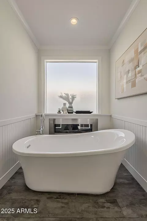 Bath - 3834 E Clarendon Ave, Phoenix, AZ 85018 photo 6 of 7