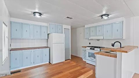 2121 N Center St #198, Mesa, AZ 85201