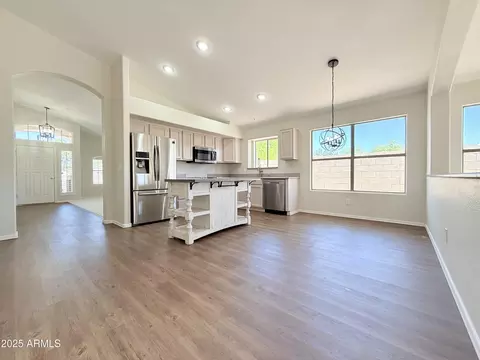 Kitchen - 1679 E Oakland St, Gilbert, AZ 85295 photo 3 of 4