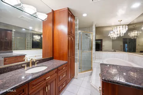 Bath - 4461 E Flower St, Phoenix, AZ 85018 photo 1 of 1
