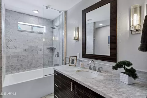 Bath - 18132 E Vencino St, Gilbert, AZ 85298 photo 3 of 4