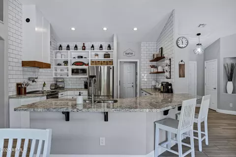 Kitchen - 18132 E Vencino St, Gilbert, AZ 85298 photo 4 of 5