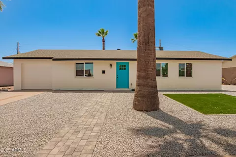 Exterior - 3302 N 40th Dr, Phoenix, AZ 85019 photo 2 of 8