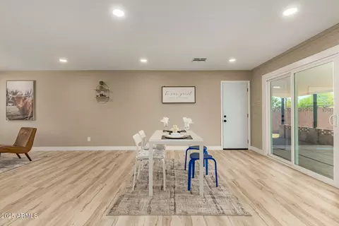 Dining - 3302 N 40th Dr, Phoenix, AZ 85019 photo 2 of 2