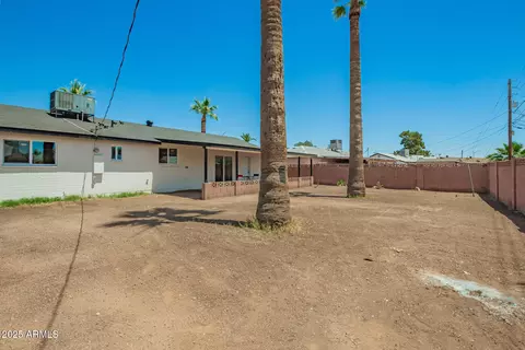 Exterior - 3302 N 40th Dr, Phoenix, AZ 85019 photo 7 of 8