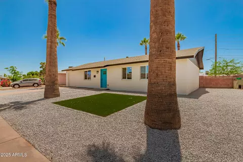 Exterior - 3302 N 40th Dr, Phoenix, AZ 85019 photo 4 of 8