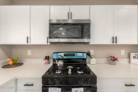 Kitchen - 3302 N 40th Dr, Phoenix, AZ 85019 photo 3 of 4