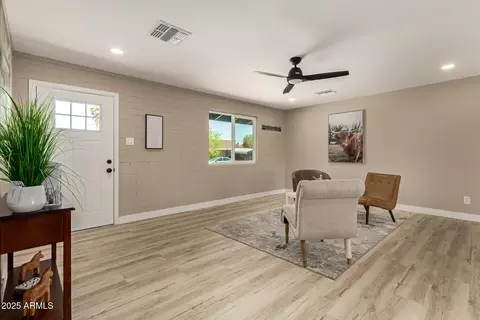 Living - 3302 N 40th Dr, Phoenix, AZ 85019 photo 1 of 2