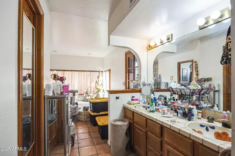 Bath - 1908 E Beck Ln, Phoenix, AZ 85022 photo 2 of 3