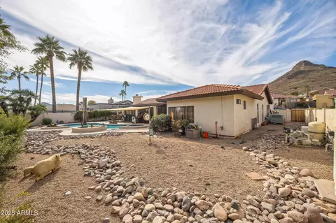 Exterior - 1908 E Beck Ln, Phoenix, AZ 85022 photo 2 of 11