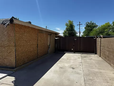 Exterior - 1039 E Broadway Rd, Mesa, AZ 85204 photo 3 of 25
