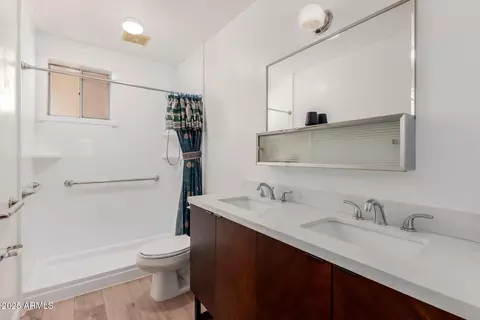Bath - 10012 N 16th Dr, Phoenix, AZ 85021 photo 1 of 4