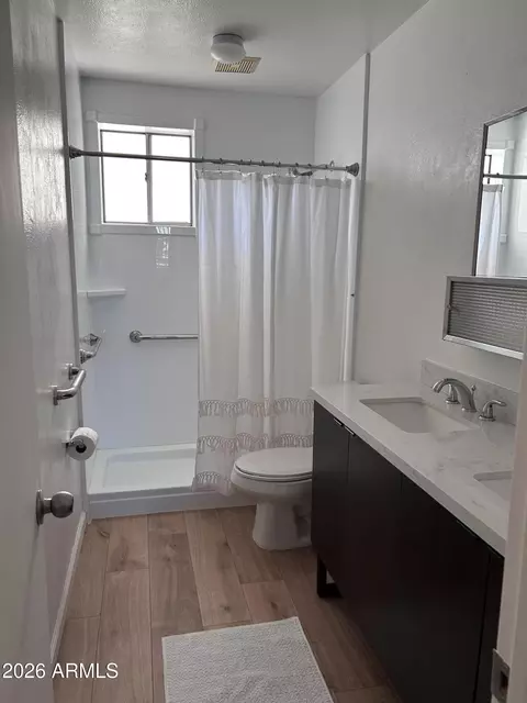 Bath - 10012 N 16th Dr, Phoenix, AZ 85021 photo 4 of 4