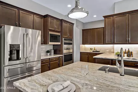 Kitchen - 2027 E La Costa Ct, Gilbert, AZ 85298 photo 6 of 6