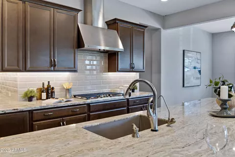 Kitchen - 2027 E La Costa Ct, Gilbert, AZ 85298 photo 4 of 6