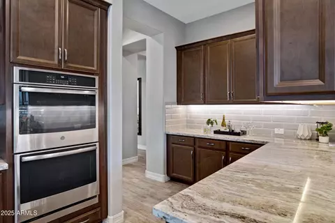 Kitchen - 2027 E La Costa Ct, Gilbert, AZ 85298 photo 5 of 6