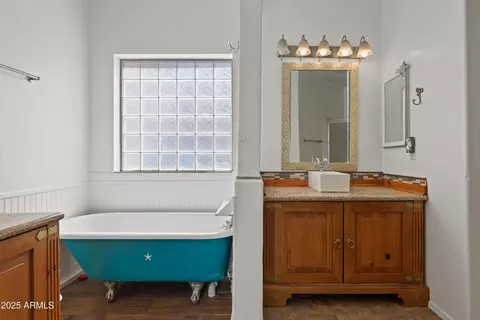 Bath - 725 W Beth Dr, Phoenix, AZ 85041 photo 2 of 6
