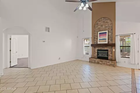 Living - 725 W Beth Dr, Phoenix, AZ 85041 photo 1 of 4