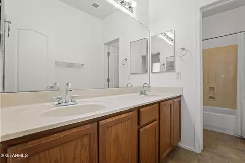 Bath - 725 W Beth Dr, Phoenix, AZ 85041 photo 5 of 6