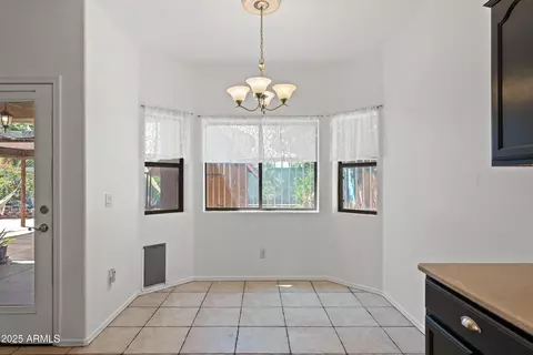 Dining - 725 W Beth Dr, Phoenix, AZ 85041 photo 1 of 1
