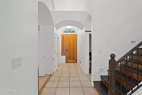 Entry Way - 725 W Beth Dr, Phoenix, AZ 85041 photo 2 of 2