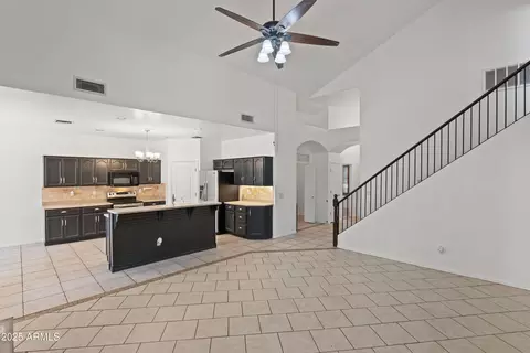 Entry Way - 725 W Beth Dr, Phoenix, AZ 85041 photo 1 of 2