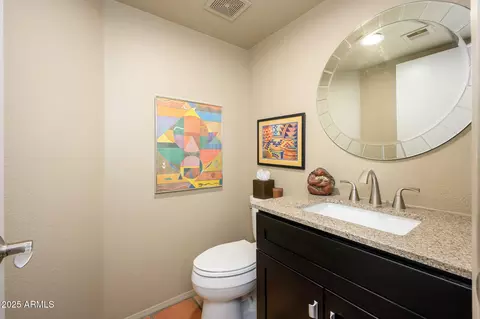 Bath - 1124 E Rose Ln #17, Phoenix, AZ 85014 photo 4 of 5
