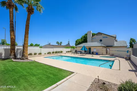 Exterior - 1124 E Rose Ln #17, Phoenix, AZ 85014 photo 2 of 4