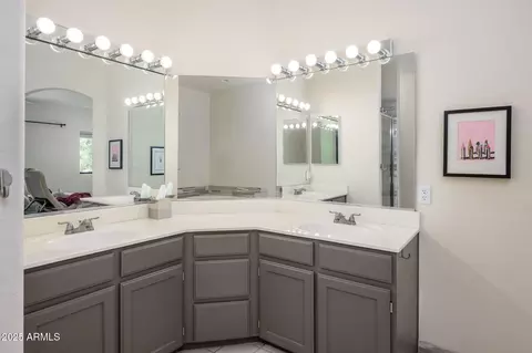 Bath - 1124 E Rose Ln #17, Phoenix, AZ 85014 photo 3 of 5