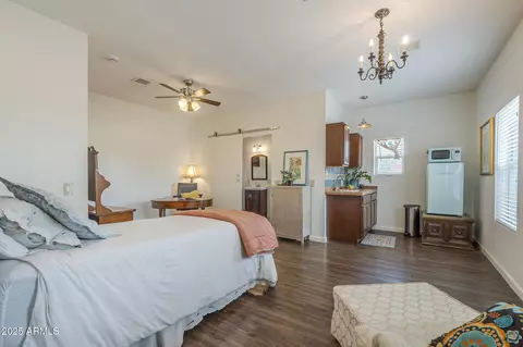 1637 W University Dr, Mesa, AZ 85201
