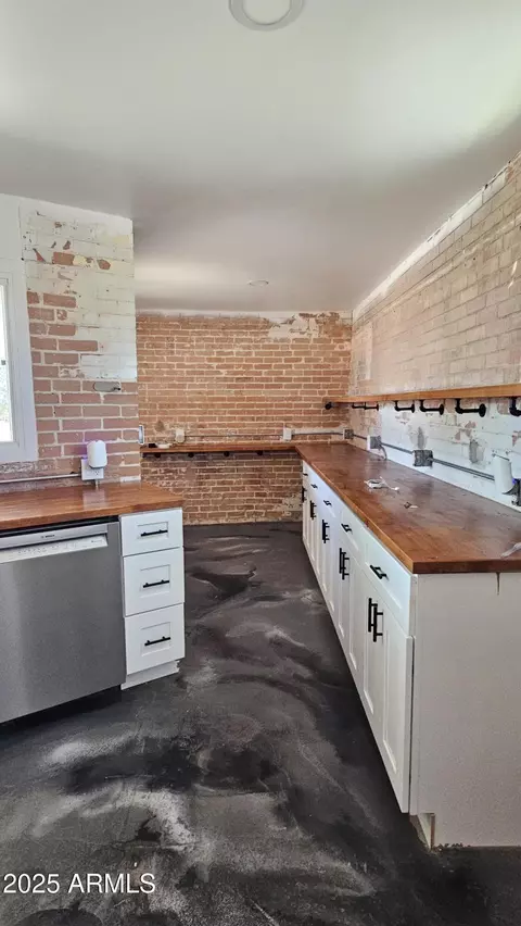 Kitchen - 9220 N Diffin Rd, Florence, AZ 85132 photo 3 of 4
