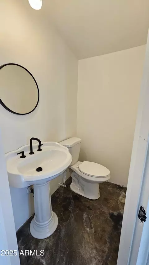Bath - 9220 N Diffin Rd, Florence, AZ 85132 photo 6 of 7