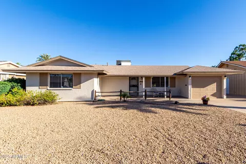 10337 W Snead Dr, Sun City, AZ 85351