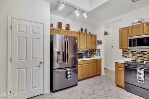 Kitchen - 7006 E Jensen St #48, Mesa, AZ 85207 photo 3 of 4