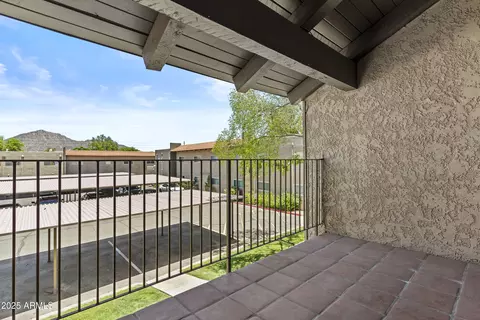 Exterior - 5525 E Thomas Rd #K16, Phoenix, AZ 85018 photo 3 of 8